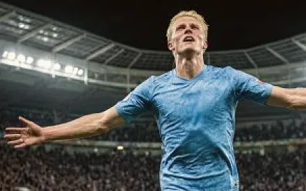 米兰官方端报道 拜仁青训小将获得生涯首次首发比朔夫在场边为其鼓掌
